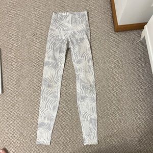 White lululemon leggings